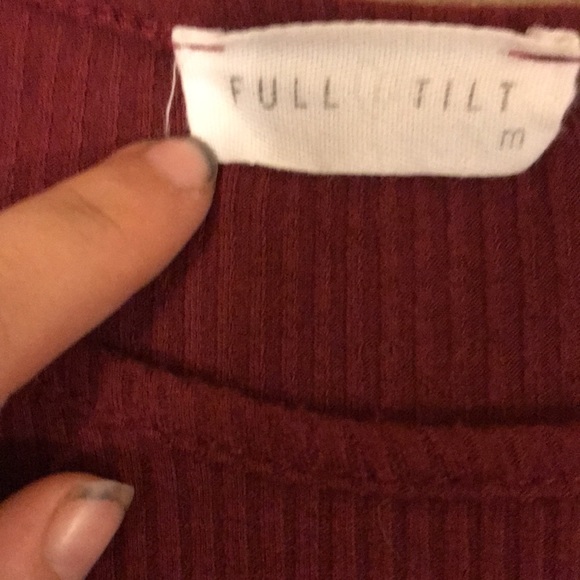 Tilys open shoulder top - Picture 2 of 2